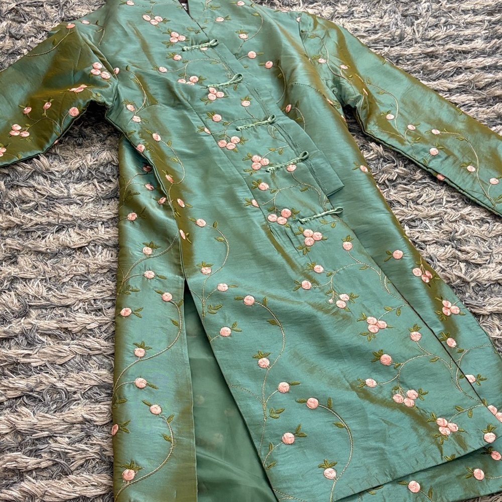 New ! Silk Elegant Green Embroidered Floral Women's Coat, Size S - Picture 9 of 10